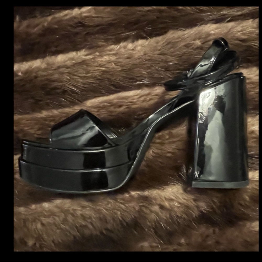 Steve Madden platform Glossy Black Heels